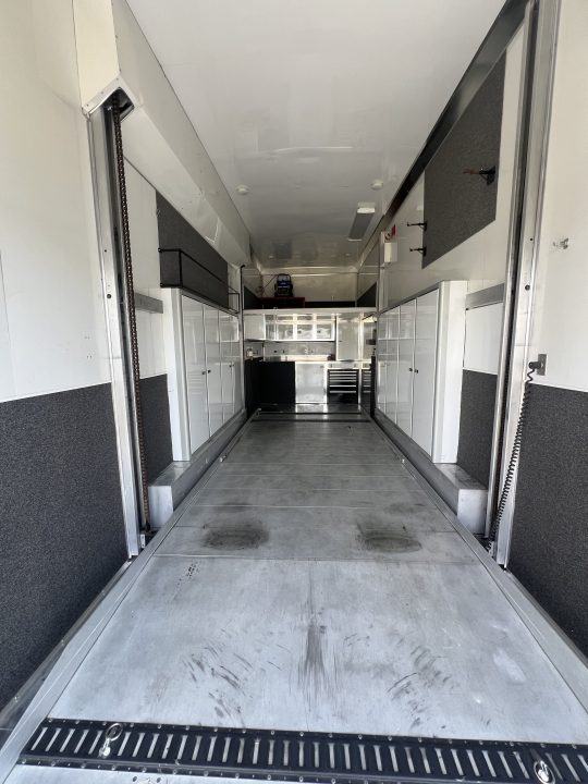 Used 2006 T&E 28' Stacker Trailer