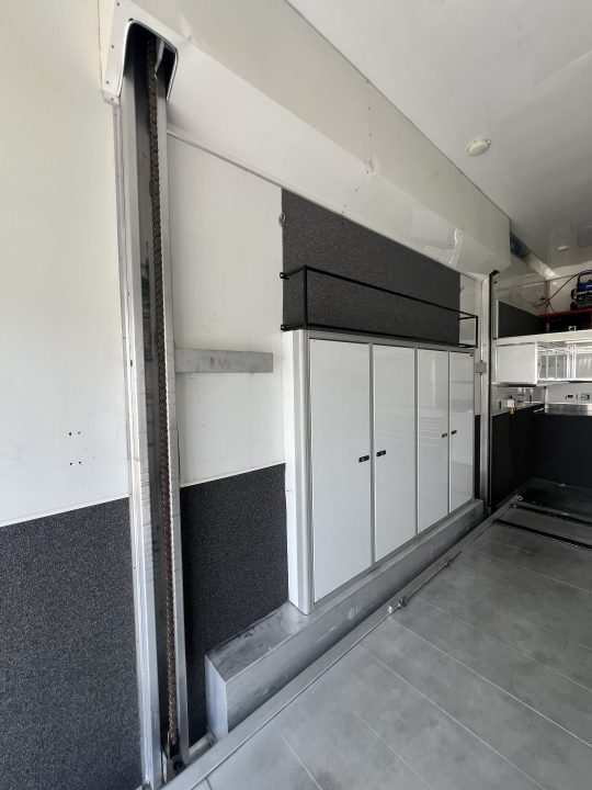 Used 2006 T&E 28' Stacker Trailer