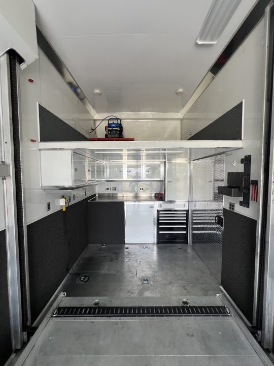 Used 2006 T&E 28' Stacker Trailer
