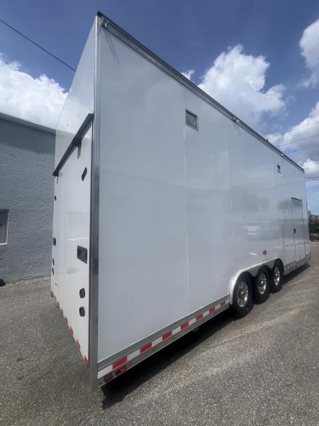 Used 2006 T&E 28' Stacker Trailer