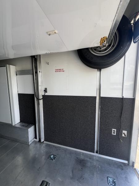 Used 2006 T&E 28' Stacker Trailer