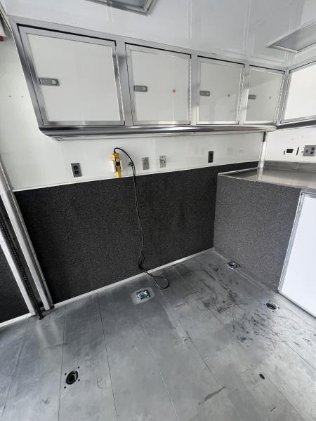 Used 2006 T&E 28' Stacker Trailer