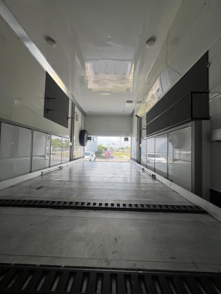 Used 2006 T&E 28' Stacker Trailer