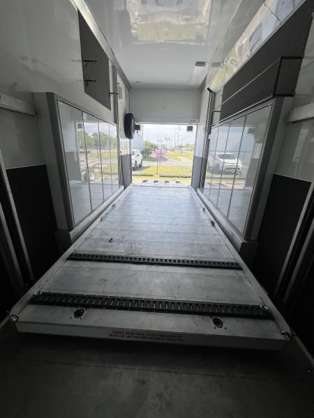 Used 2006 T&E 28' Stacker Trailer