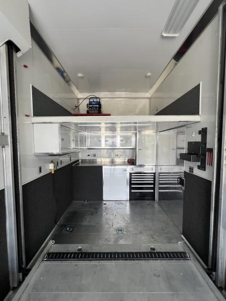 Used 2006 T&E 28' Stacker Trailer