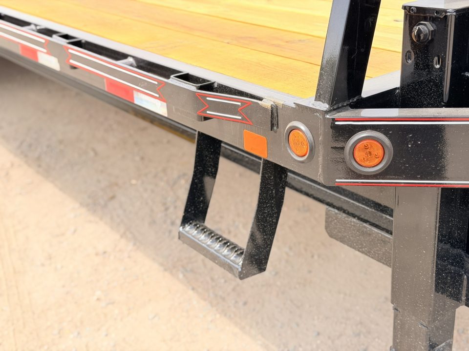 New 2026 Diamond T 8.5-24 Single Wheel Gooseneck Deckover Equipment Hauler W/ 14 PLY Tire Upgrade 15K GVWR