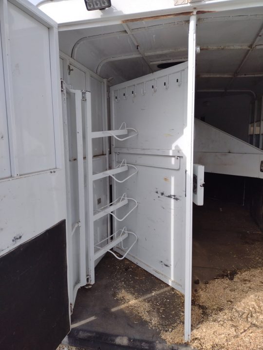 Used 2001 Trails West Classic 4 Horse w/10' Living Quarters