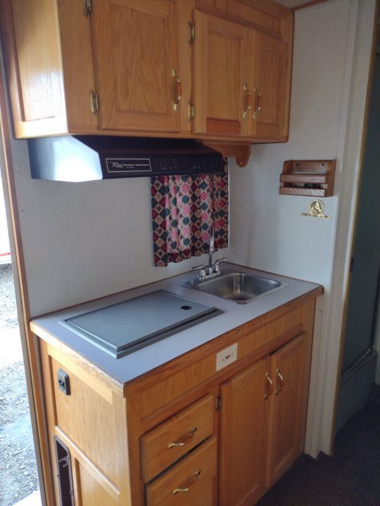 Used 2001 Trails West Classic 4 Horse w/10' Living Quarters