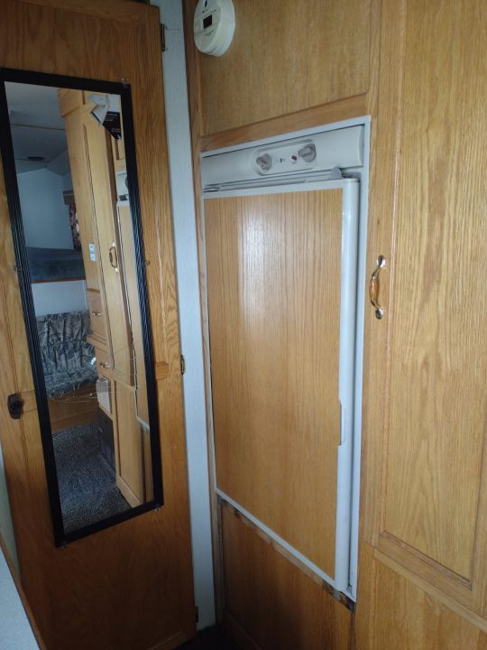 Used 2001 Trails West Classic 4 Horse w/10' Living Quarters
