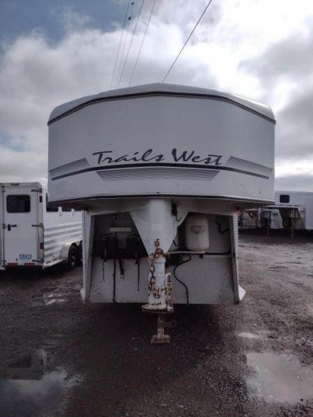 Used 2001 Trails West Classic 4 Horse w/10' Living Quarters