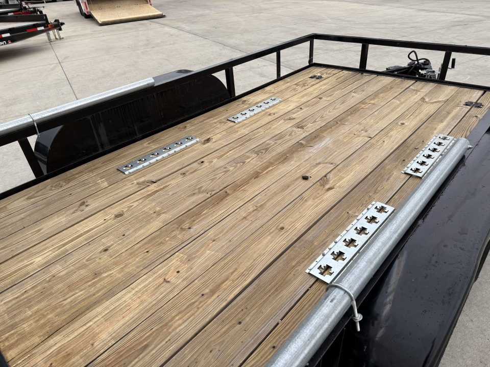 Used 2023 Triple Crown 77"x12' 2-3500lb axles = 7K Railside Utility with lift helpers springs