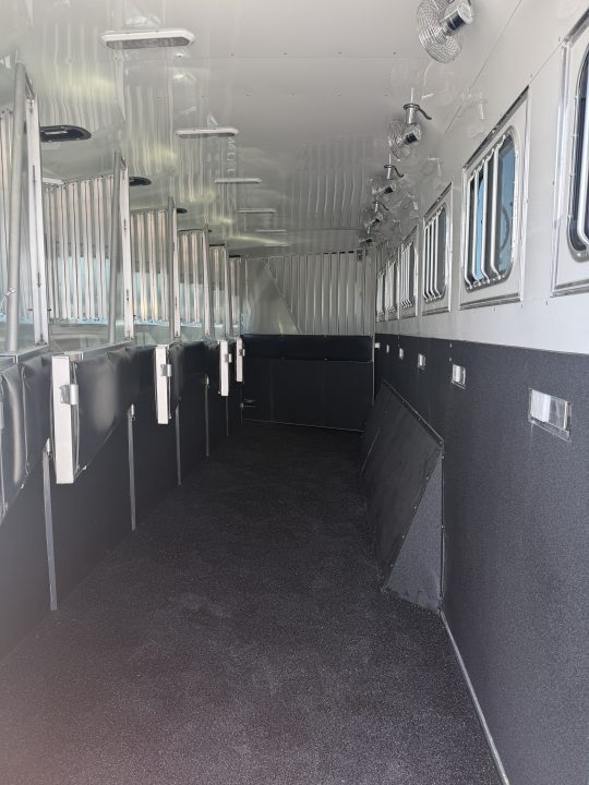 New 2027 Sundowner 7 Horse Gooseneck Horse Trailer