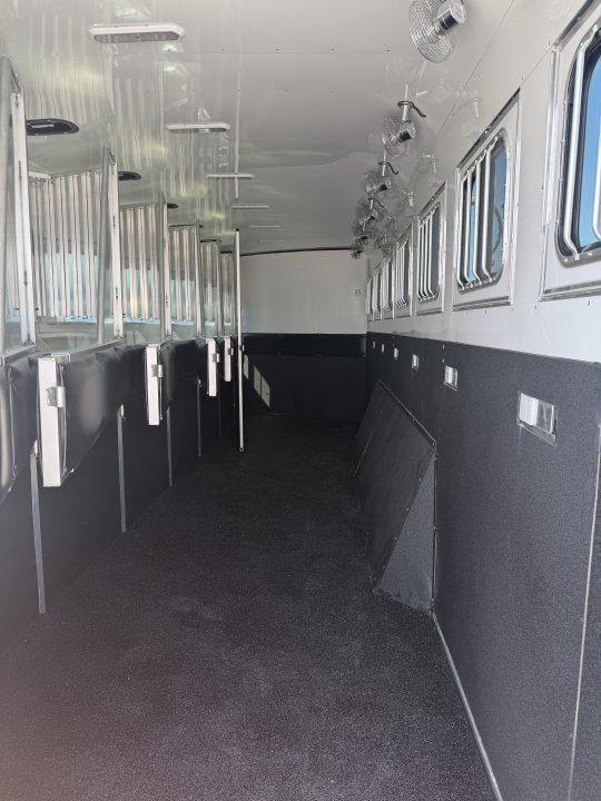 New 2027 Sundowner 7 Horse Gooseneck Horse Trailer