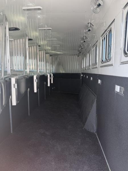 New 2027 Sundowner 7 Horse Gooseneck Horse Trailer