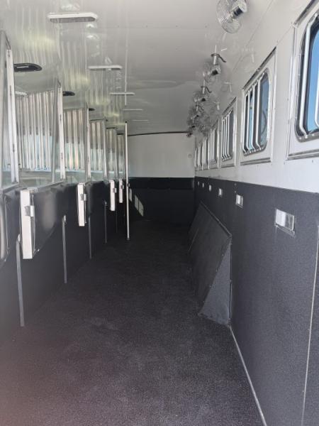 New 2027 Sundowner 7 Horse Gooseneck Horse Trailer