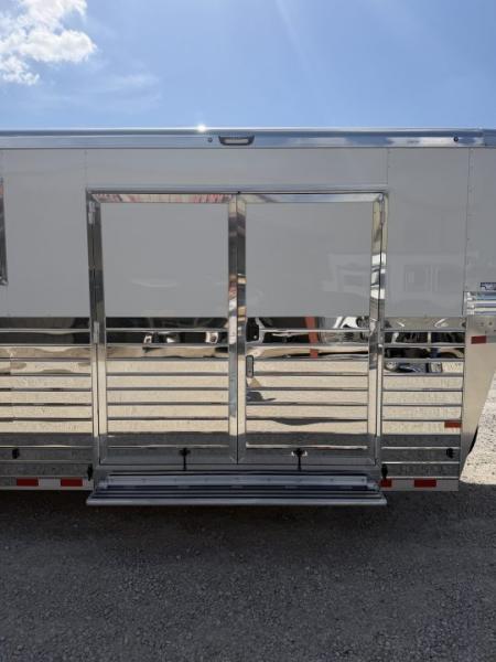 New 2027 Sundowner 7 Horse Gooseneck Horse Trailer