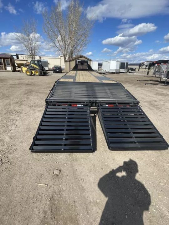 New 2026 Delco Gooseneck Deckover 32' 22,999#LB GVWR