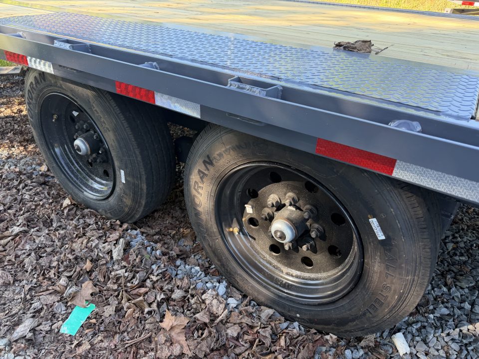 New 2026 Down 2 Earth GOOSENECK 8.5x40 (40 FLAT DECK ) 8K Axles , SLIDE OUT RAMPS