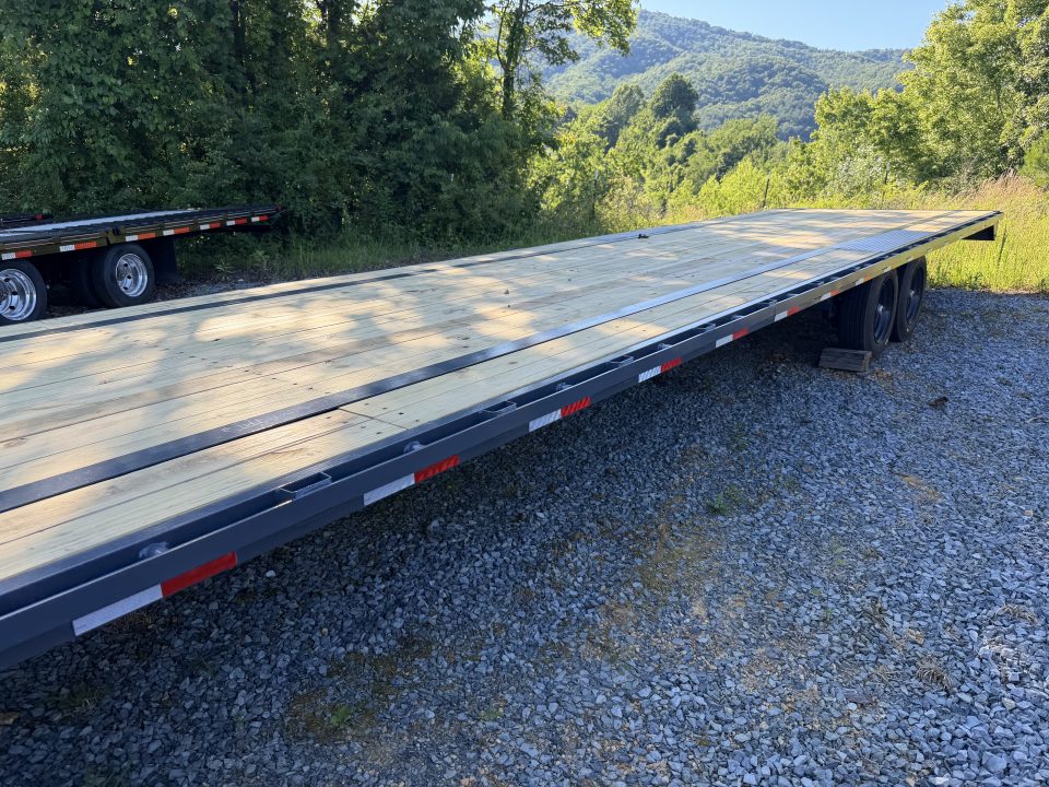 New 2026 Down 2 Earth GOOSENECK 8.5x40 (40 FLAT DECK ) 8K Axles , SLIDE OUT RAMPS