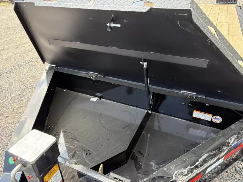 New 2026 20' Diamond C LPX207 Equipment Trailer