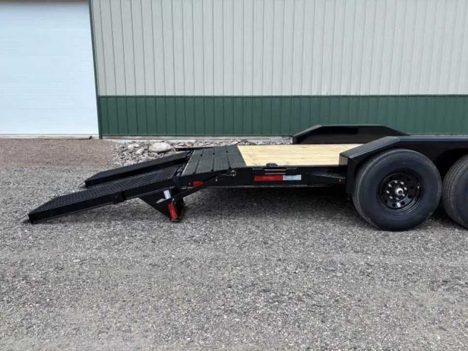 New 2026 20' Diamond C LPX207 Equipment Trailer