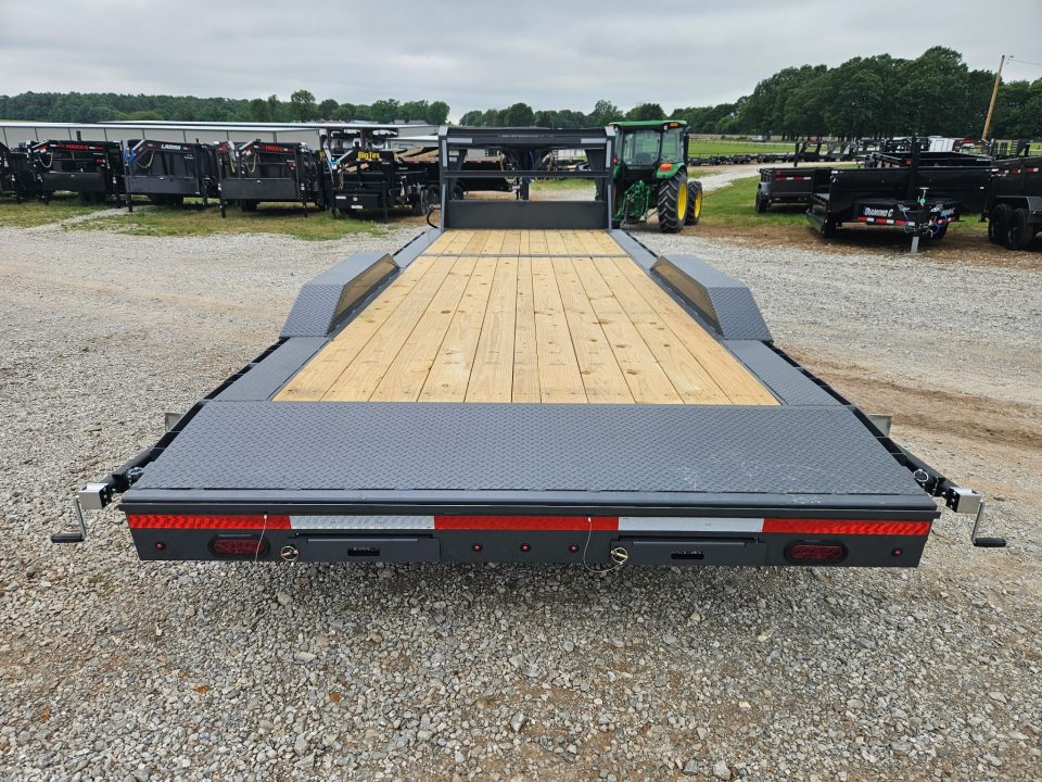 New 2026 Lamar 102X24 TANDEM 14K GOOSENECK EQUIPMENT HAULER W/DRIVEOVER FENDERS & SLIDE OUT RAMPS