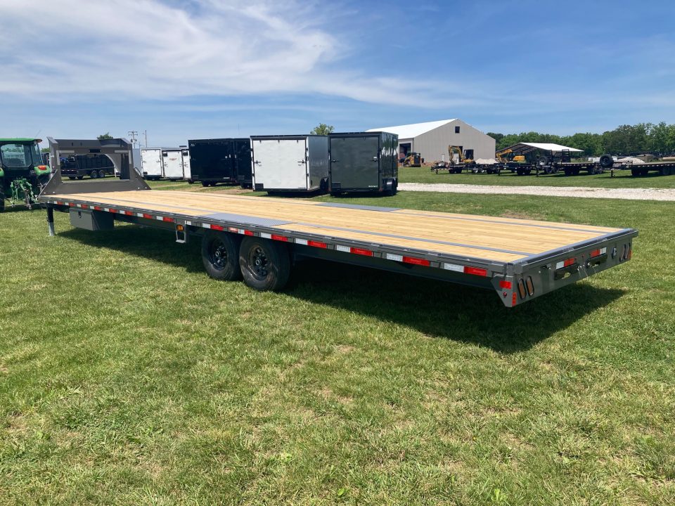 New 2026 Diamond C Trailers 102x35 TANDEM 15.5K GN STRAIGHT DECK W/ SLIDE IN RAMPS, RATCHET RAIL & 2-SPEED JACKS Deckover Trailer