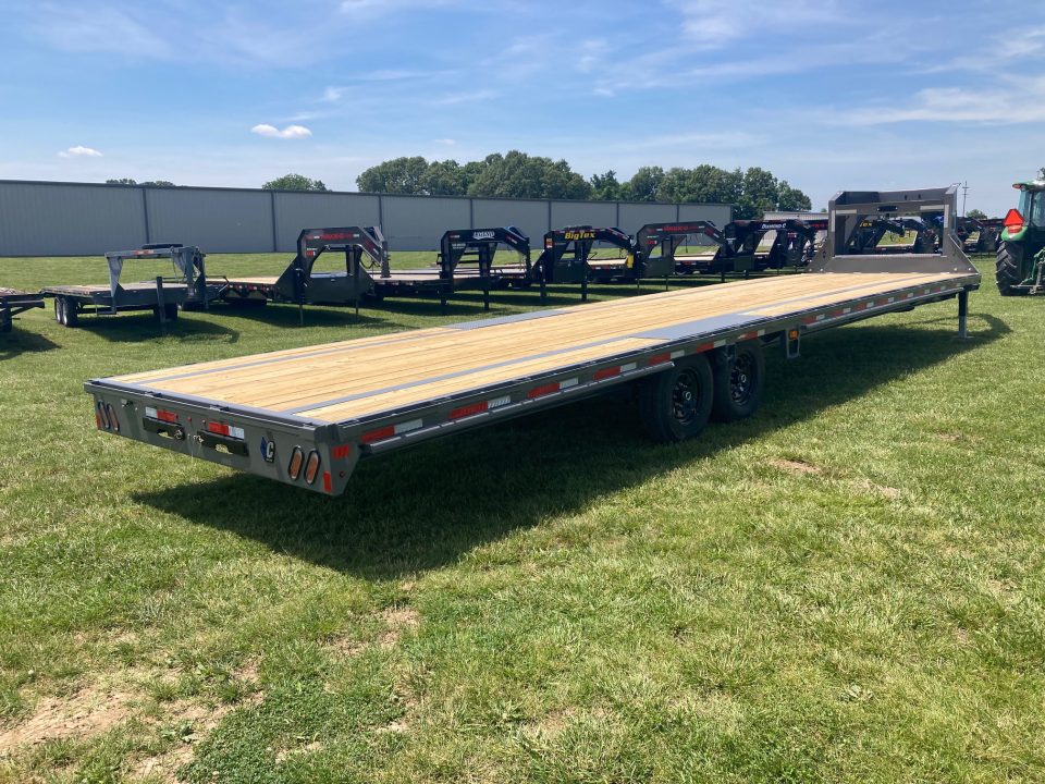 New 2026 Diamond C Trailers 102x35 TANDEM 15.5K GN STRAIGHT DECK W/ SLIDE IN RAMPS, RATCHET RAIL & 2-SPEED JACKS Deckover Trailer
