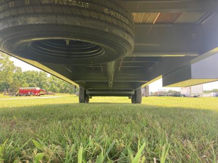 New 2026 Diamond C Trailers 102x35 TANDEM 15.5K GN STRAIGHT DECK W/ SLIDE IN RAMPS, RATCHET RAIL & 2-SPEED JACKS Deckover Trailer