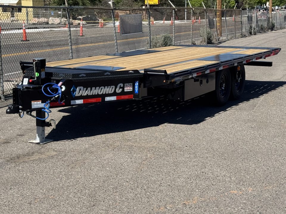 New 2026 Diamond C DET 20' - 15.5K Deckover Tilt Trailer