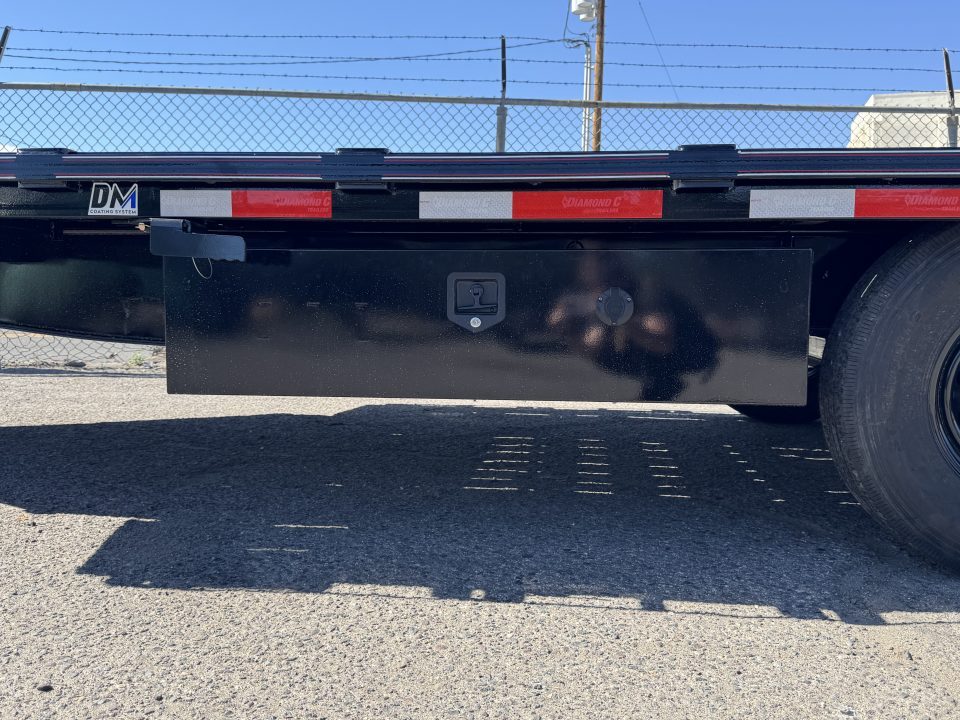 New 2026 Diamond C DET 20' - 15.5K Deckover Tilt Trailer