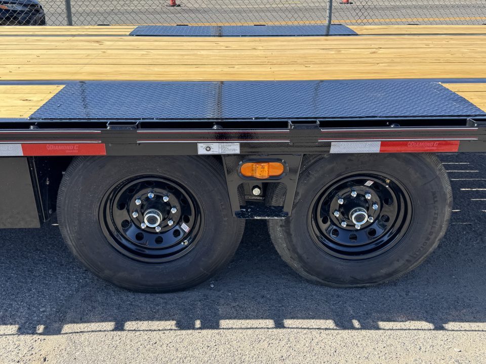 New 2026 Diamond C DET 20' - 15.5K Deckover Tilt Trailer