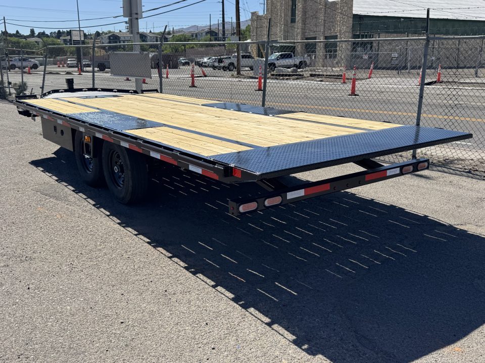New 2026 Diamond C DET 20' - 15.5K Deckover Tilt Trailer
