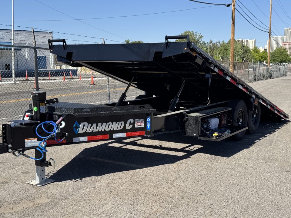 New 2026 Diamond C DET 20' - 15.5K Deckover Tilt Trailer