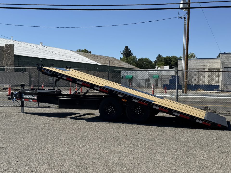 New 2026 Diamond C DET 20' - 15.5K Deckover Tilt Trailer