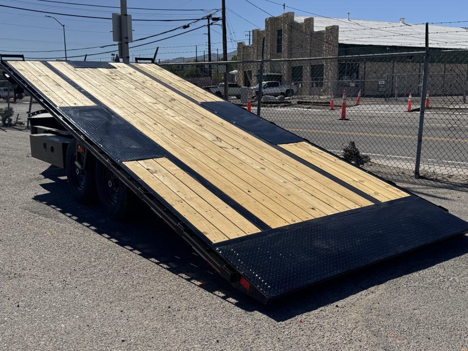 New 2026 Diamond C DET 20' - 15.5K Deckover Tilt Trailer