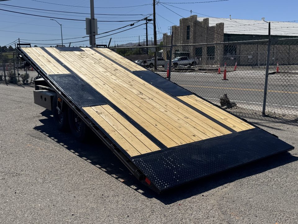 New 2026 Diamond C DET 20' - 15.5K Deckover Tilt Trailer