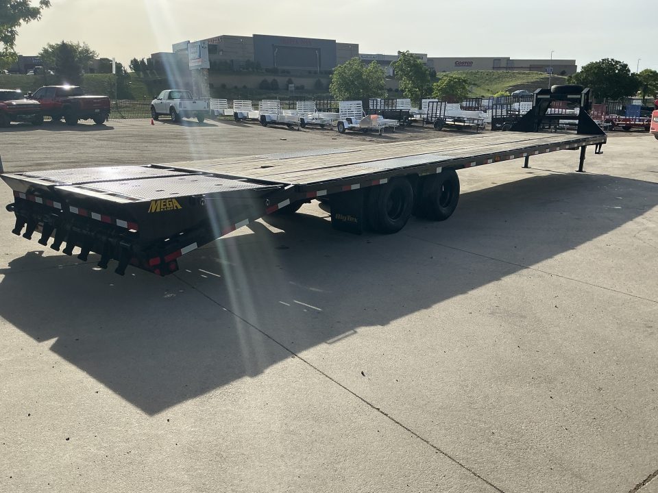 Used 2023 Big Tex 22GN-35BK+5MR Flatbed Trailer