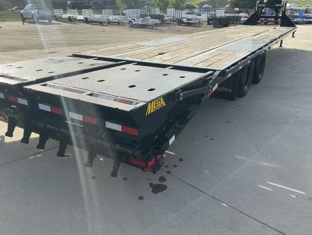 Used 2023 Big Tex 22GN-35BK+5MR Flatbed Trailer