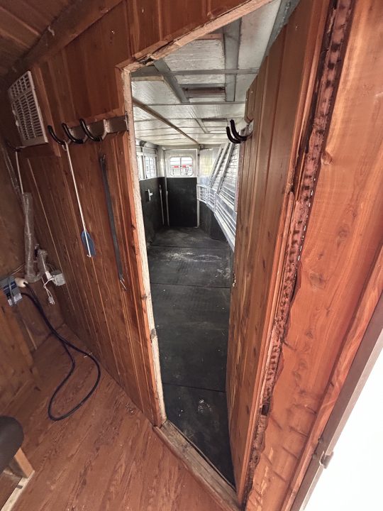 Used 1995 Sooner 4 Horse Slant Overniter Horse Trailer