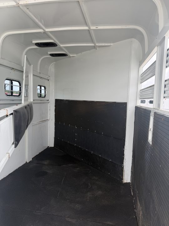Used 1998 Sundowner 2 Horse Gooseneck Horse Trailer