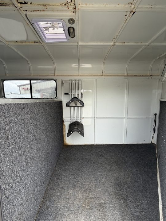Used 1998 Sundowner 2 Horse Gooseneck Horse Trailer
