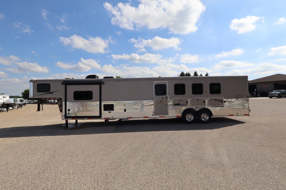 Used 2014 Bison Trailers 4 Horse LQ MT Horse Trailer