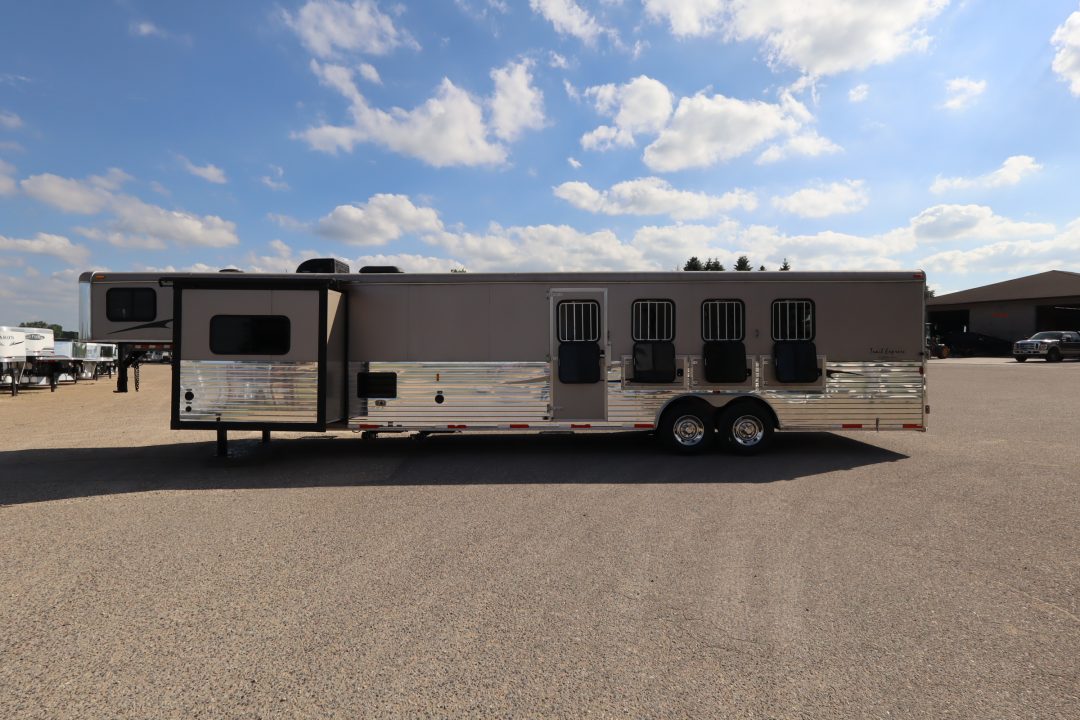 Used 2014 Bison Trailers 4 Horse LQ MT Horse Trailer