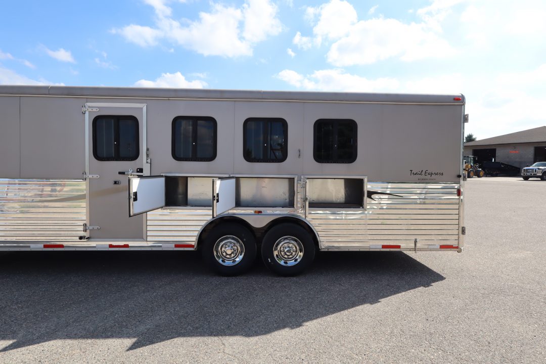 Used 2014 Bison Trailers 4 Horse LQ MT Horse Trailer
