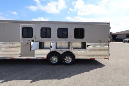Used 2014 Bison Trailers 4 Horse LQ MT Horse Trailer