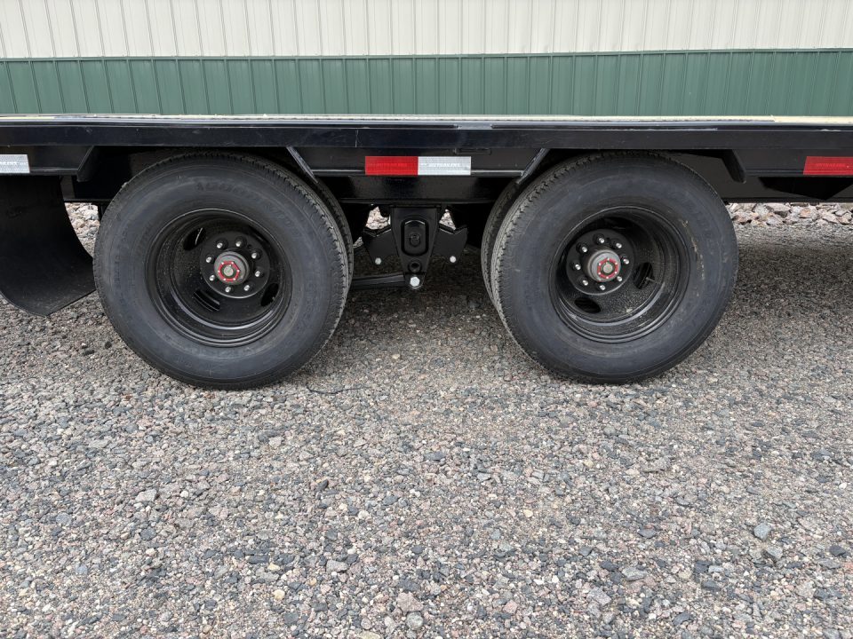 New 2027 30' PJ Low-Pro Gooseneck Trailer