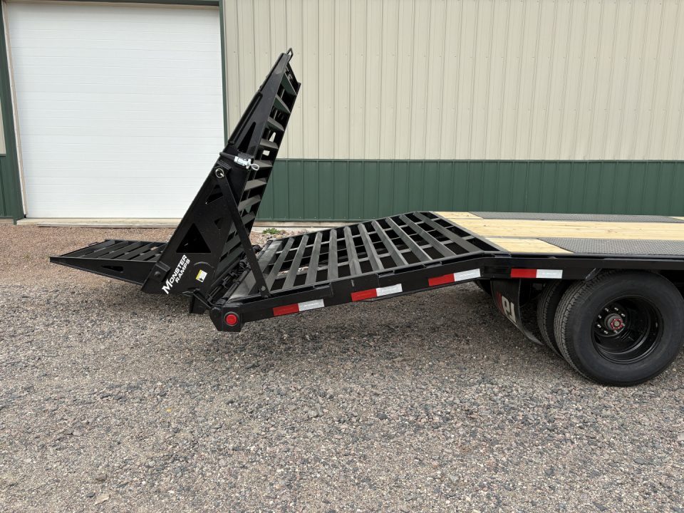 New 2027 30' PJ Low-Pro Gooseneck Trailer