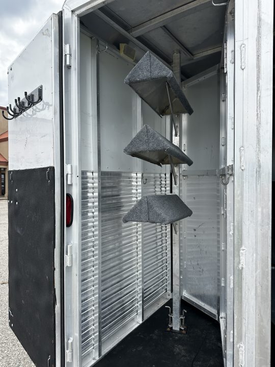 Used 2004 Exiss Trailers 3H LQ Horse Trailer