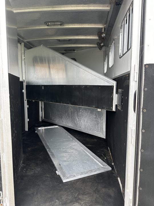 Used 2004 Exiss Trailers 3H LQ Horse Trailer